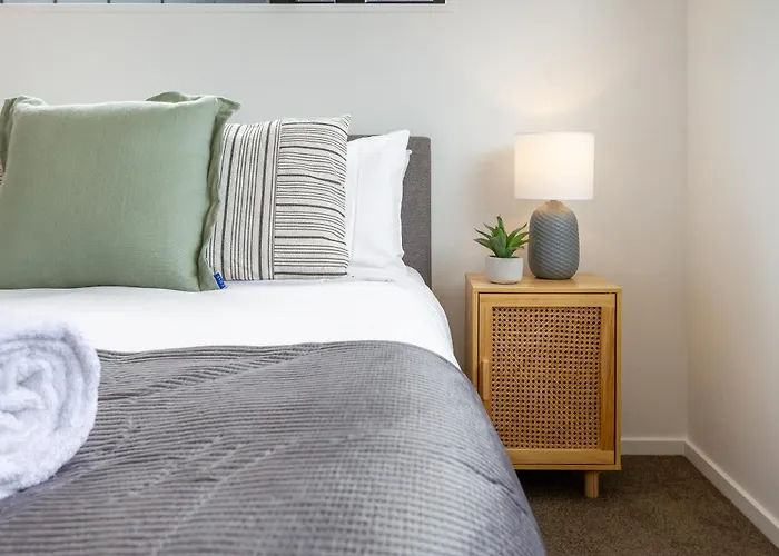 2Br Townhouse: Cosy, Close To City, Car Park