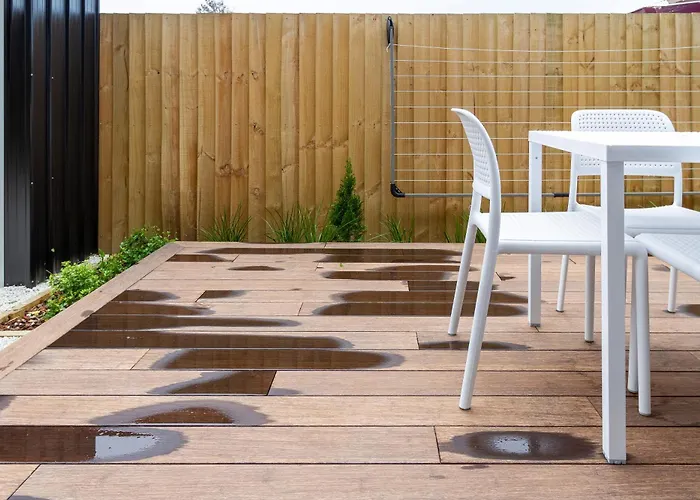 2Br Townhouse: Cosy, Close To City, Car Park
